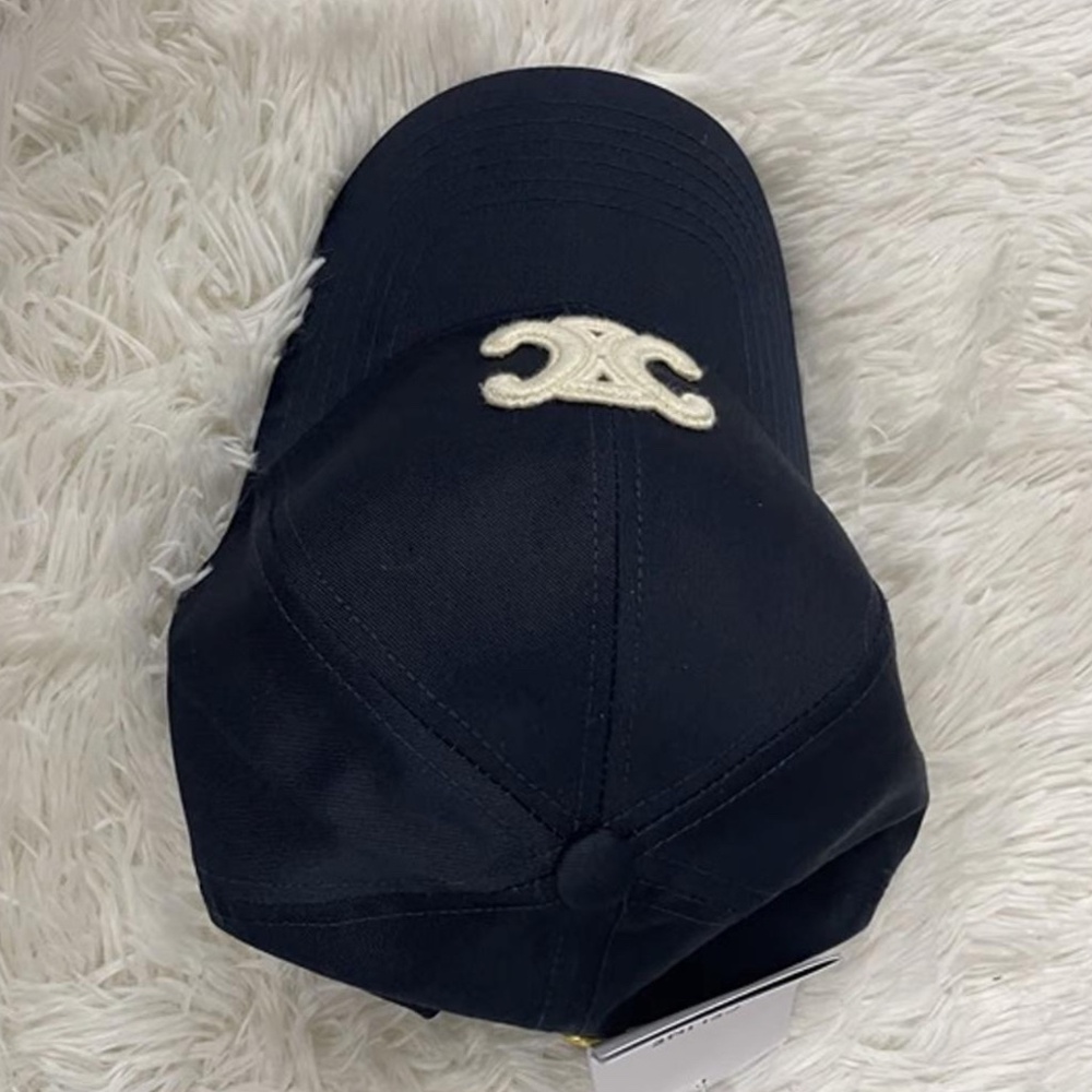 Celine hat - Picture 3 of 3